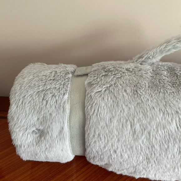 COPY - Brand new UGG Nap Mat - Picture 3 of 10